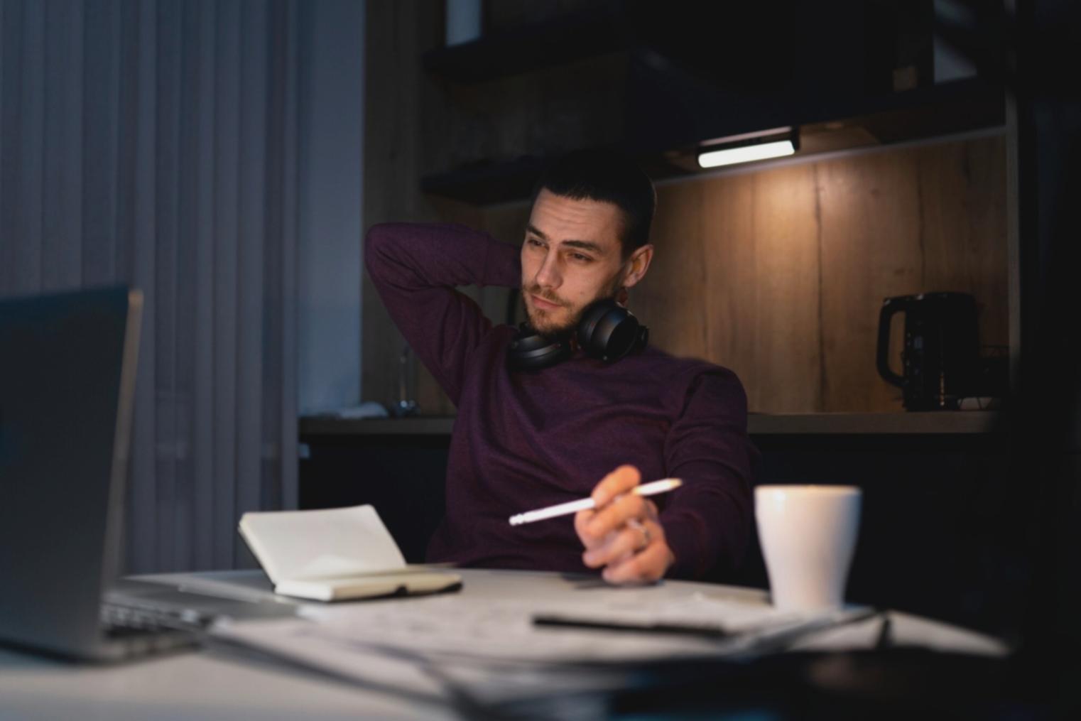 Espace de travail collaboratif où notre équipe zenlutharix conçoit des solutions budgétaires personnalisées pour nos utilisateurs