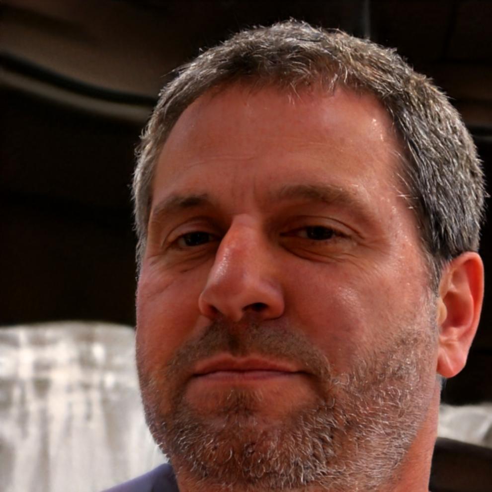 Portrait de Théo Blanchard, formateur en gestion budgétaire